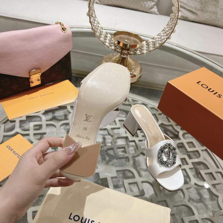 Picture of Louis Vuitton Shoes _SKULVsz35-42513627.5cmmnf0421